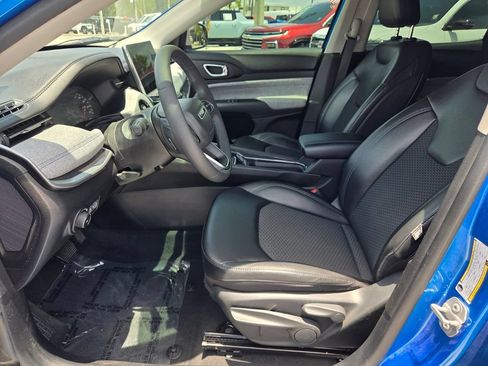 Used 2022 Jeep Compass Latitude FWD image 4