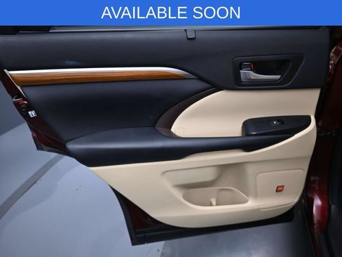 Used 2017 Toyota Highlander Limited Platinum AWD/4WD image 32