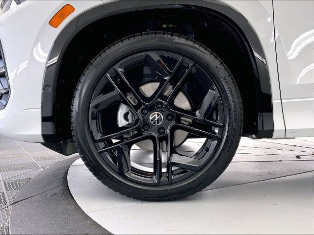 New 2026 Volkswagen Tiguan SE R-Line FWD image 12
