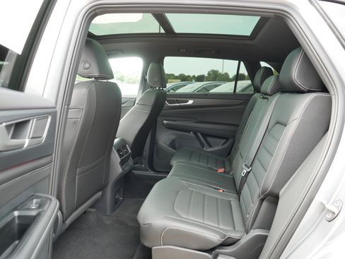 Used 2026 Volkswagen Atlas Cross Sport SEL R-Line AWD/4WD image 34