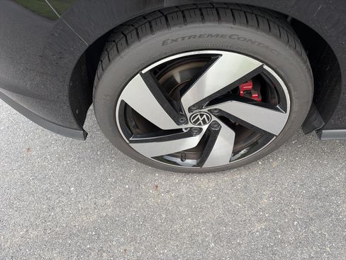 Used 2022 Volkswagen GTI SE FWD image 11