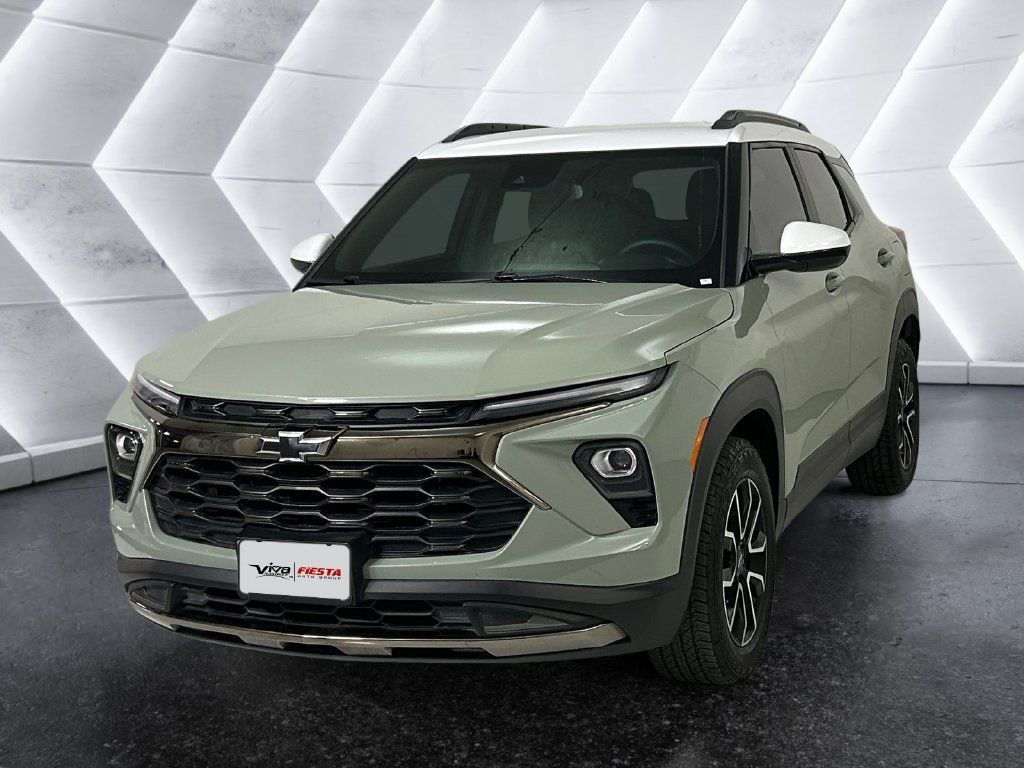 Used 2024 Chevrolet TrailBlazer ACTIV w/ Driver Confidence Package FWD image 3