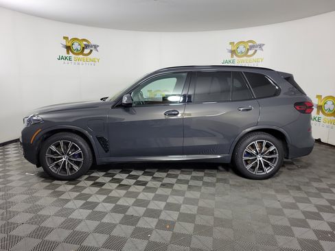 Used 2026 BMW X5 xDrive50e w/ M Sport Package image 2