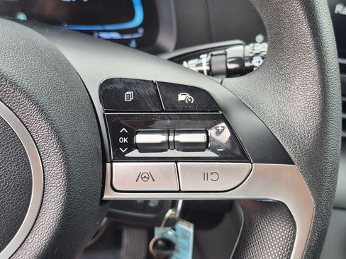 Used 2025 Hyundai Elantra SE FWD image 28