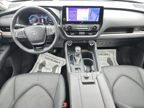 Used 2024 Toyota Grand Highlander Platinum image 24