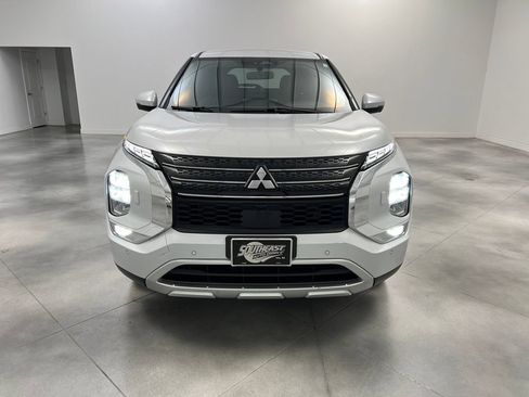 Used 2024 Mitsubishi Outlander SE AWD/4WD image 3