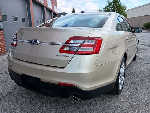 Used 2018 Ford Taurus Limited FWD image 3