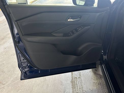 Used 2026 Nissan Rogue SL FWD image 18
