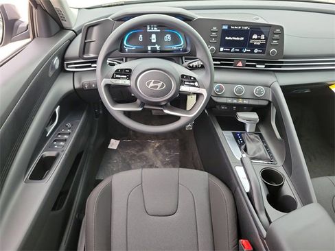 New 2026 Hyundai Elantra SE image 7