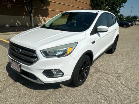 Used 2017 Ford Escape SE FWD image 12