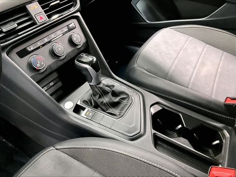 Used 2022 Volkswagen Taos SE image 20