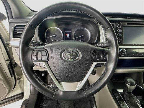 Used 2019 Toyota Highlander Limited image 11