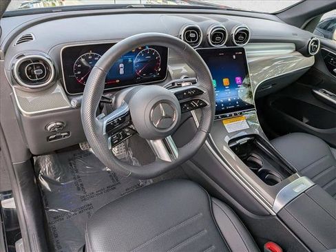 Used 2026 Mercedes-Benz GLC 300 image 3