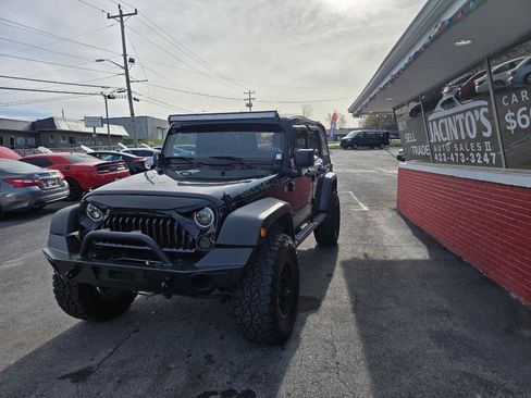 Used 2012 Jeep Wrangler Unlimited Sport image 2