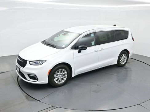 New 2026 Chrysler Pacifica Select image 45