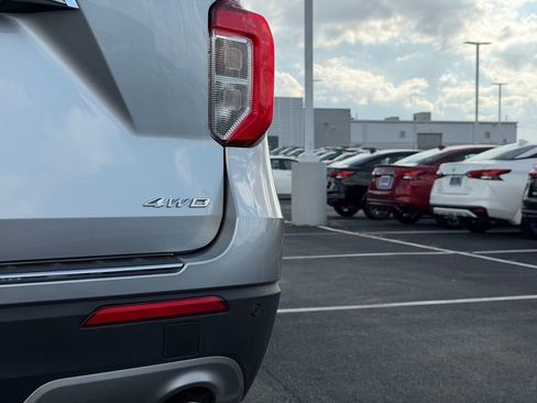 Used 2022 Ford Explorer Limited w/ Equipment Group 301A image 46