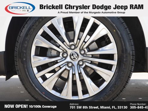 Used 2022 Toyota Venza XLE image 37