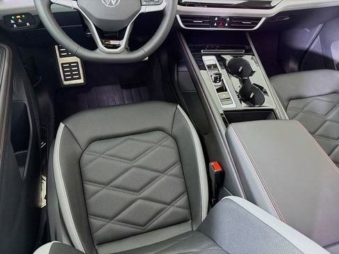 New 2026 Volkswagen Atlas Peak Edition AWD/4WD image 25