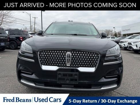 Used 2023 Lincoln Aviator Standard w/ Premium Package image 2