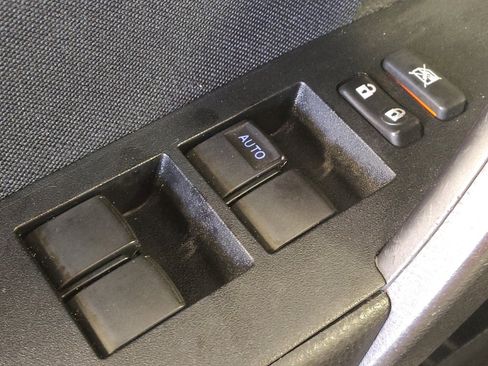 Used 2015 Toyota Corolla LE image 27