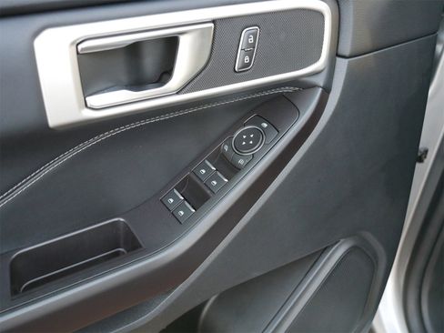 Certified 2020 Ford Explorer XLT w/ Equipment Group 202A image 15