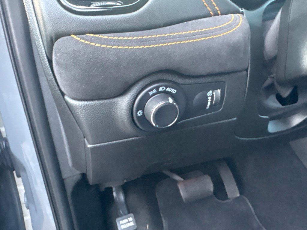 Used 2023 Dodge Durango R/T w/ Hemi Orange Plus Package AWD/4WD image 22