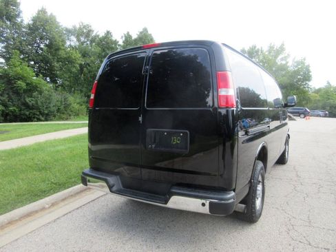 Used 2018 Chevrolet Express 2500 w/ Driver Convenience Package RWD image 11