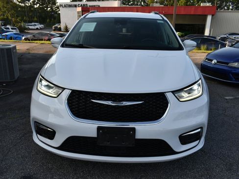 Used 2022 Chrysler Pacifica Touring-L FWD image 3
