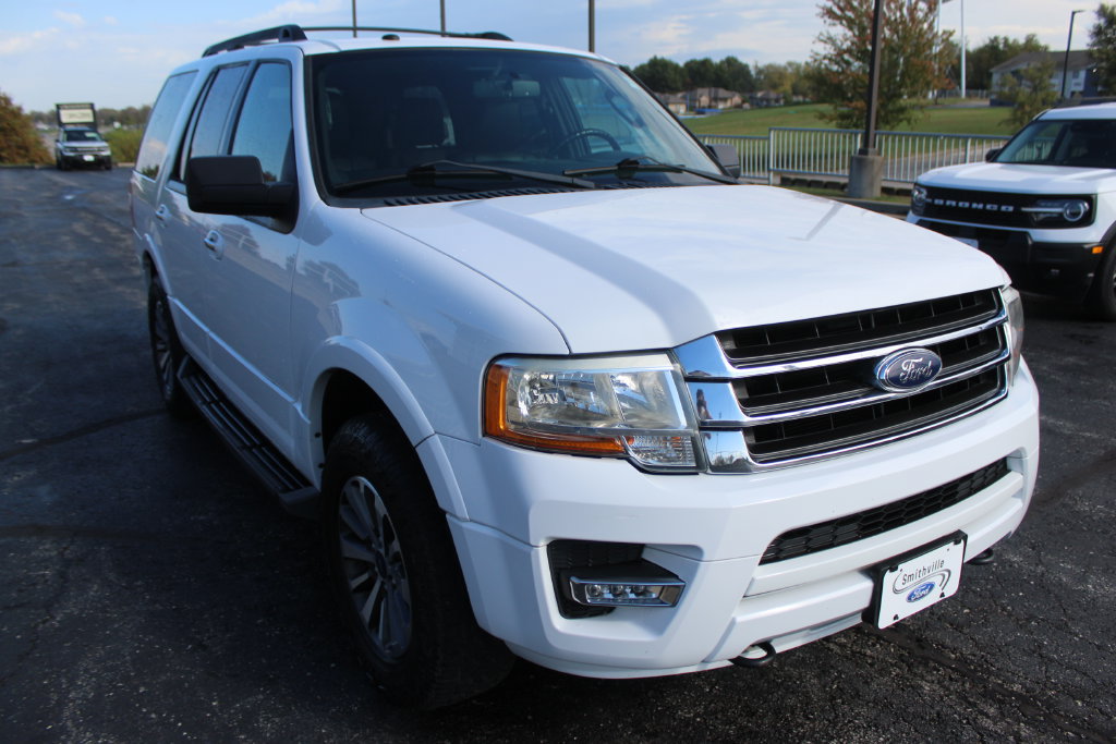 Used 2017 Ford Expedition XLT w/ Equipment Group 201A AWD/4WD image 7