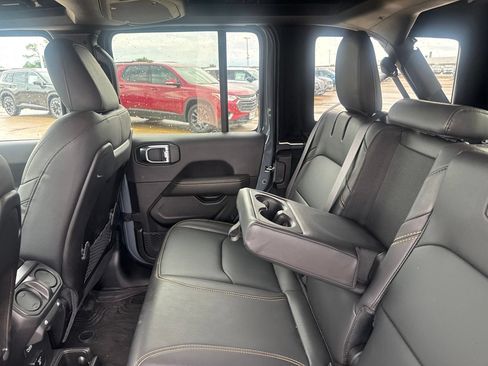 Used 2025 Jeep Wrangler Unlimited Sahara AWD/4WD image 32