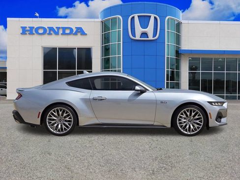 Used 2025 Ford Mustang GT Premium RWD image 2