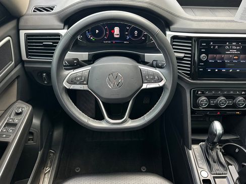 Used 2023 Volkswagen Atlas SE w/ Panoramic Sunroof Package FWD image 14