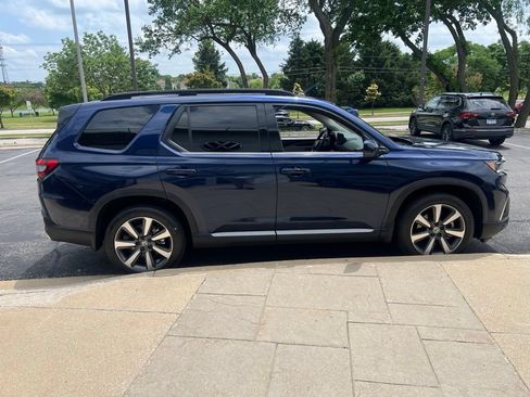 Used 2024 Honda Pilot Touring image 7