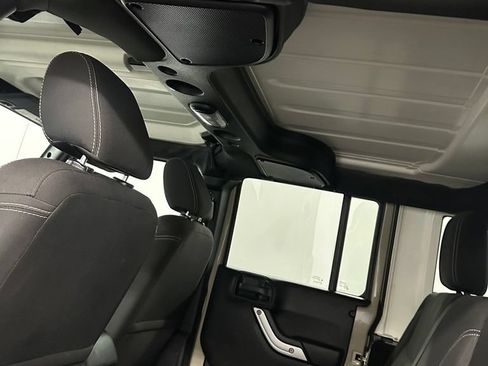 Used 2018 Jeep Wrangler Unlimited Sahara w/ Dual Top Group AWD/4WD image 19