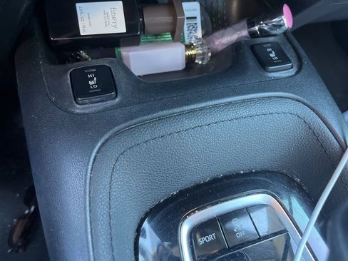 Used 2020 Toyota Corolla XLE image 9