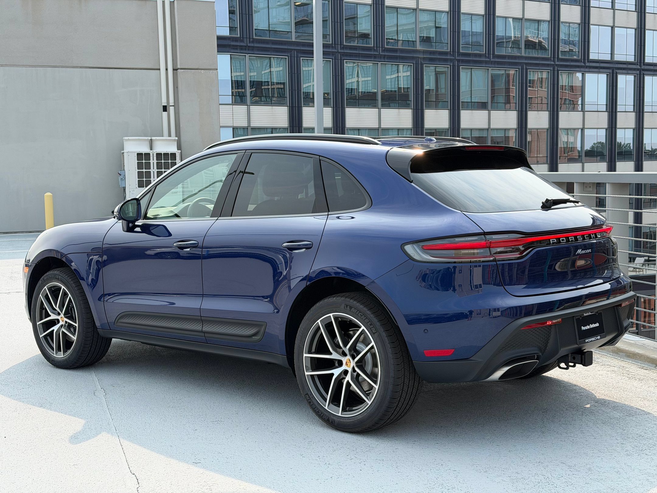 Used 2026 Porsche Macan AWD/4WD image 3