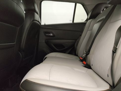 Used 2021 Chevrolet Trax LT w/ LT Convenience Package FWD image 18