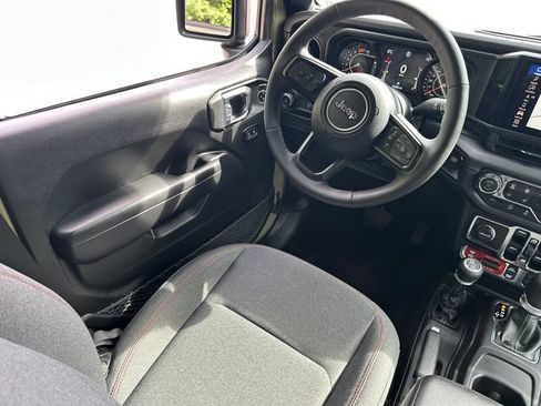 Certified 2025 Jeep Wrangler Unlimited Rubicon w/ XTREMEE 35" Tire Package AWD/4WD image 20