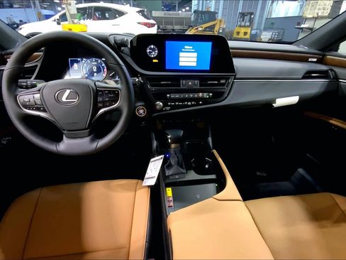 New 2025 Lexus ES 350 w/ Premium Package image 5