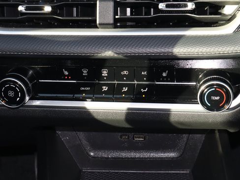 Used 2025 Chevrolet Equinox LT image 20