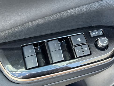 Certified 2025 Toyota Crown Signia image 15