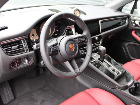 New 2026 Porsche Macan S image 4