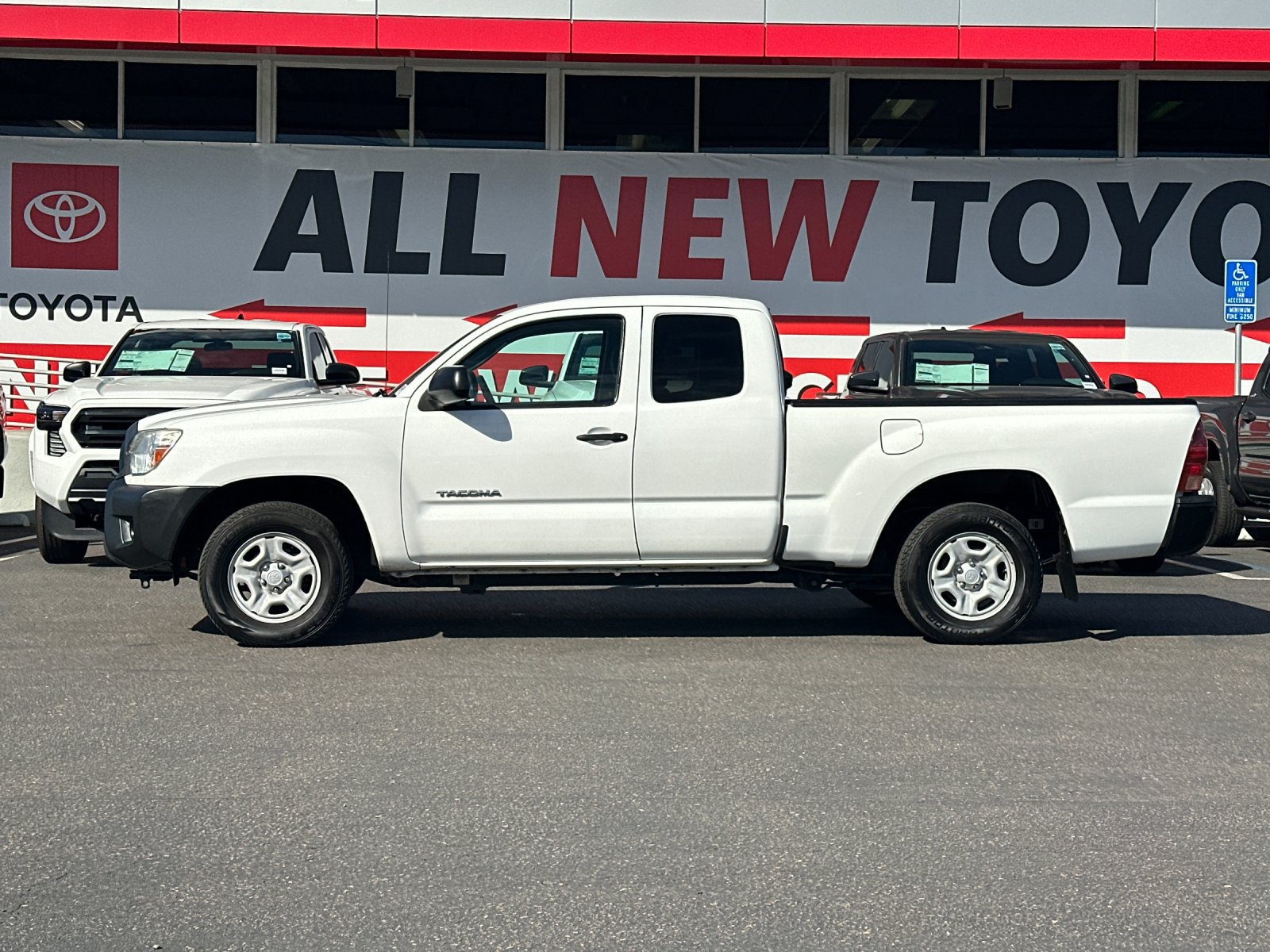 Used 2014 Toyota Tacoma 2WD Access Cab w/ Convenience Package image 2
