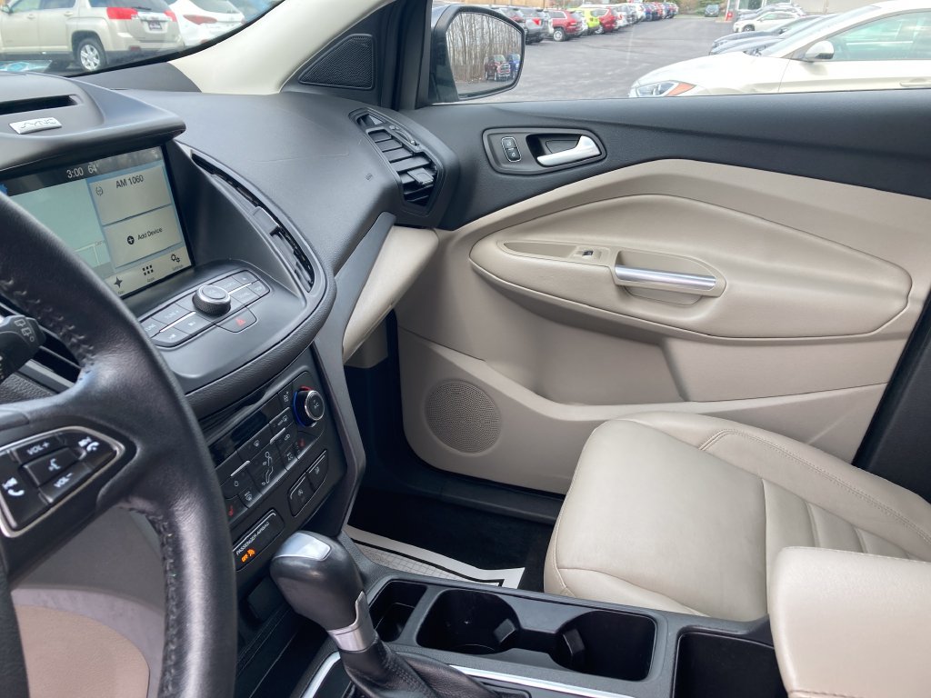 Used 2017 Ford Escape SE w/ SE Leather Comfort Package AWD/4WD image 15