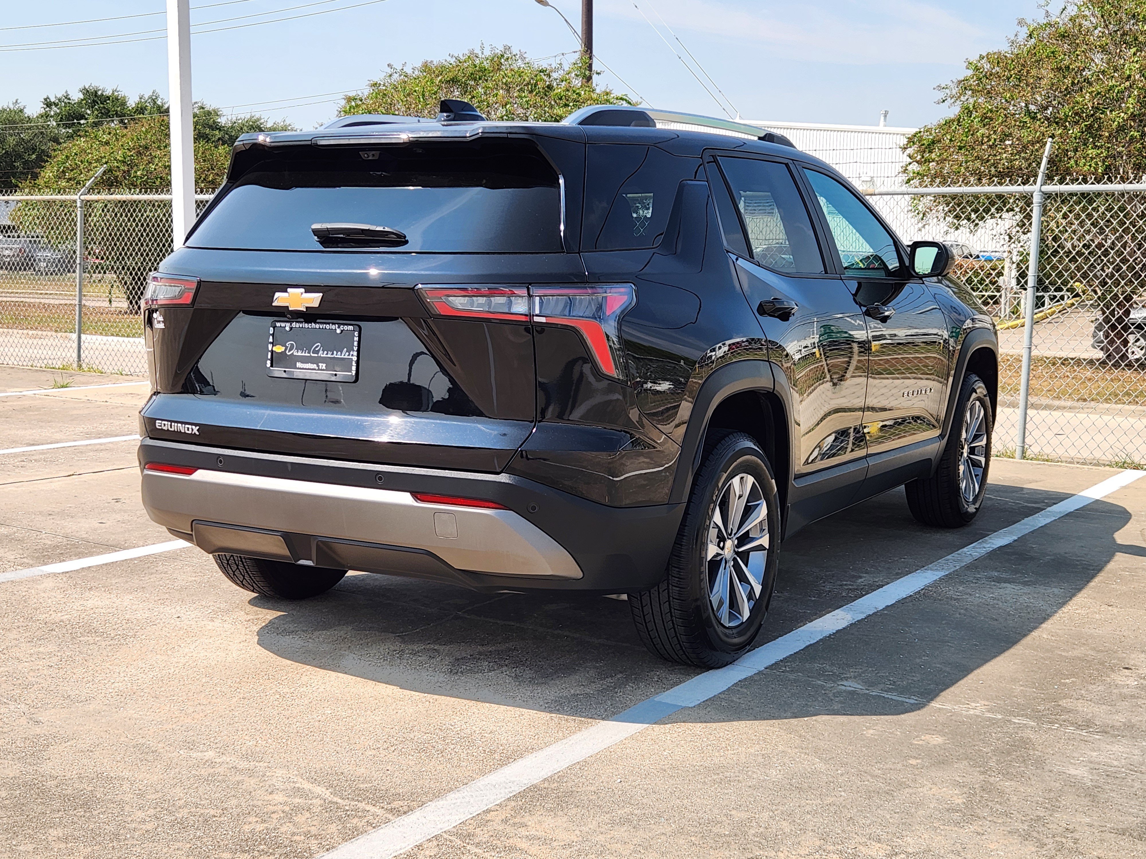 Used 2025 Chevrolet Equinox LT w/ Convenience Package II FWD image 6