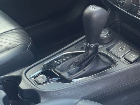 Used 2019 Jeep Cherokee Limited AWD/4WD image 11