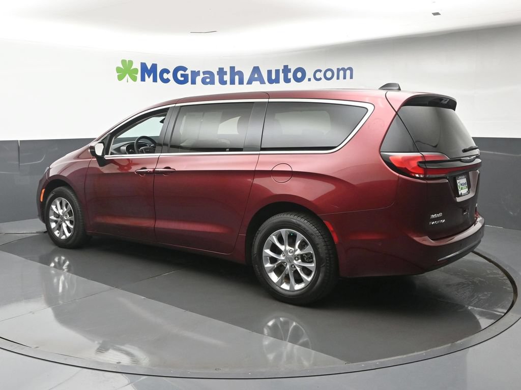 Used 2023 Chrysler Pacifica Touring-L w/ Uconnect Theater Family Group AWD/4WD image 25