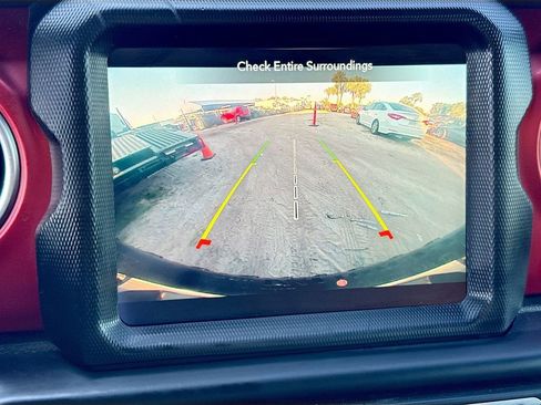 Used 2023 Jeep Wrangler Unlimited Rubicon w/ Cold Weather Group AWD/4WD image 15