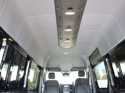 Used 2023 Mercedes-Benz Sprinter 2500 image 23