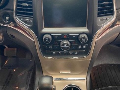 Used 2017 Jeep Grand Cherokee Overland image 27